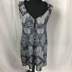 Gerry Medium Sports-dress black white sleeveless form fitting removable cups
